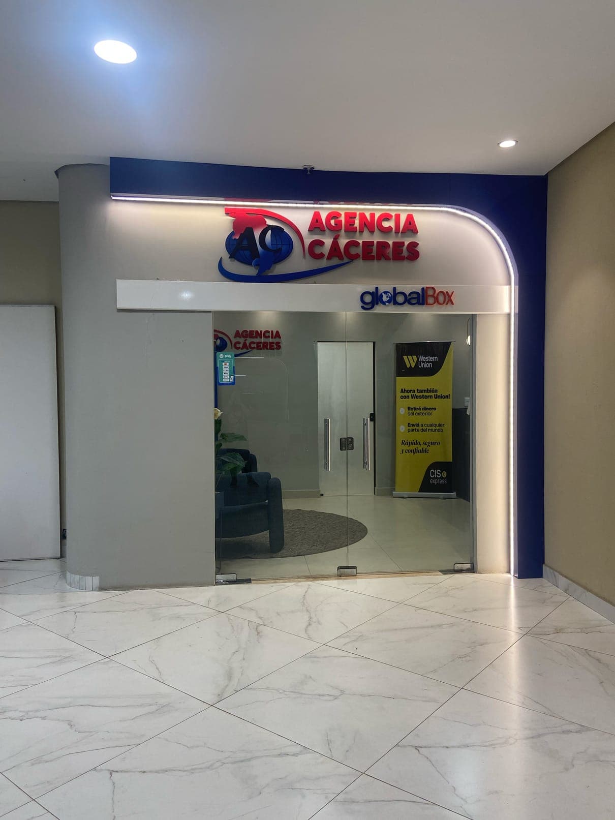 Loja Agencia Caceres no Shopping Dubai